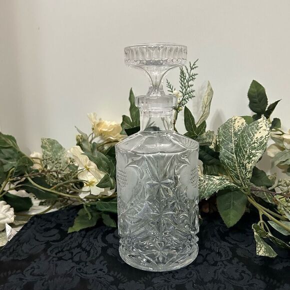 Vintage Crystal Glass Liquor Decanter With Lid 9 1/4” Clear Flower Pattern - Picture 2 of 11